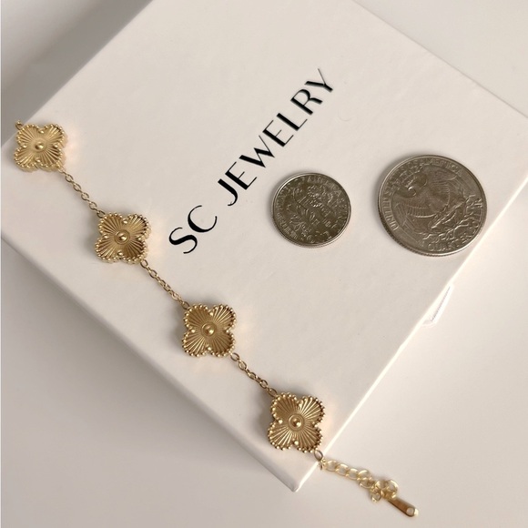 Gold Color Clover Bracelet 5 Motif Clover Leaf - Picture 6 of 10